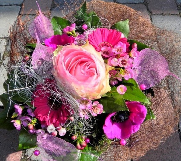 Cut flowers in enchanting decoration ideas