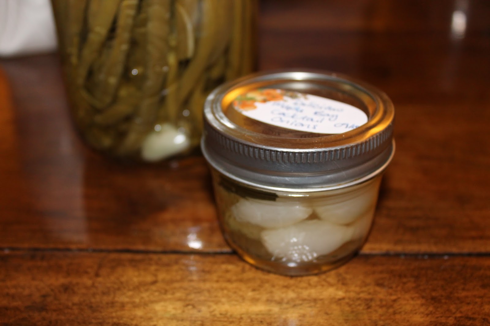 DIY Cocktail Onions for the perfect Gibson