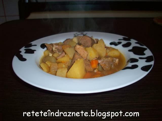 Goulash carne porc, gulii, dovleac