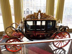 The Australian state coach outside the Grand Entrance of Buckingham Palace The Australian state coach outside the Grand Entrance of Buckingham Palace Photo © Andrew Knowles