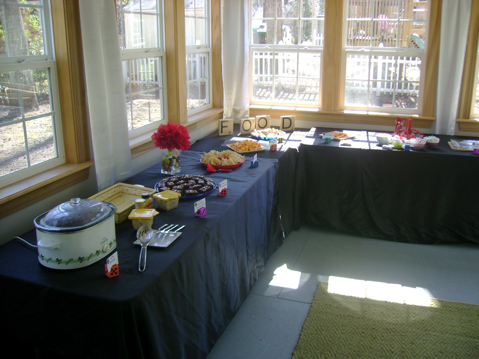 Nail{GUN}Polish How to cover your {ugly} walls