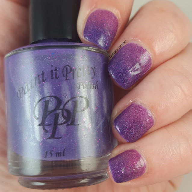 Pink-to-purple-scattered-glitter-thermal-nail-polish
