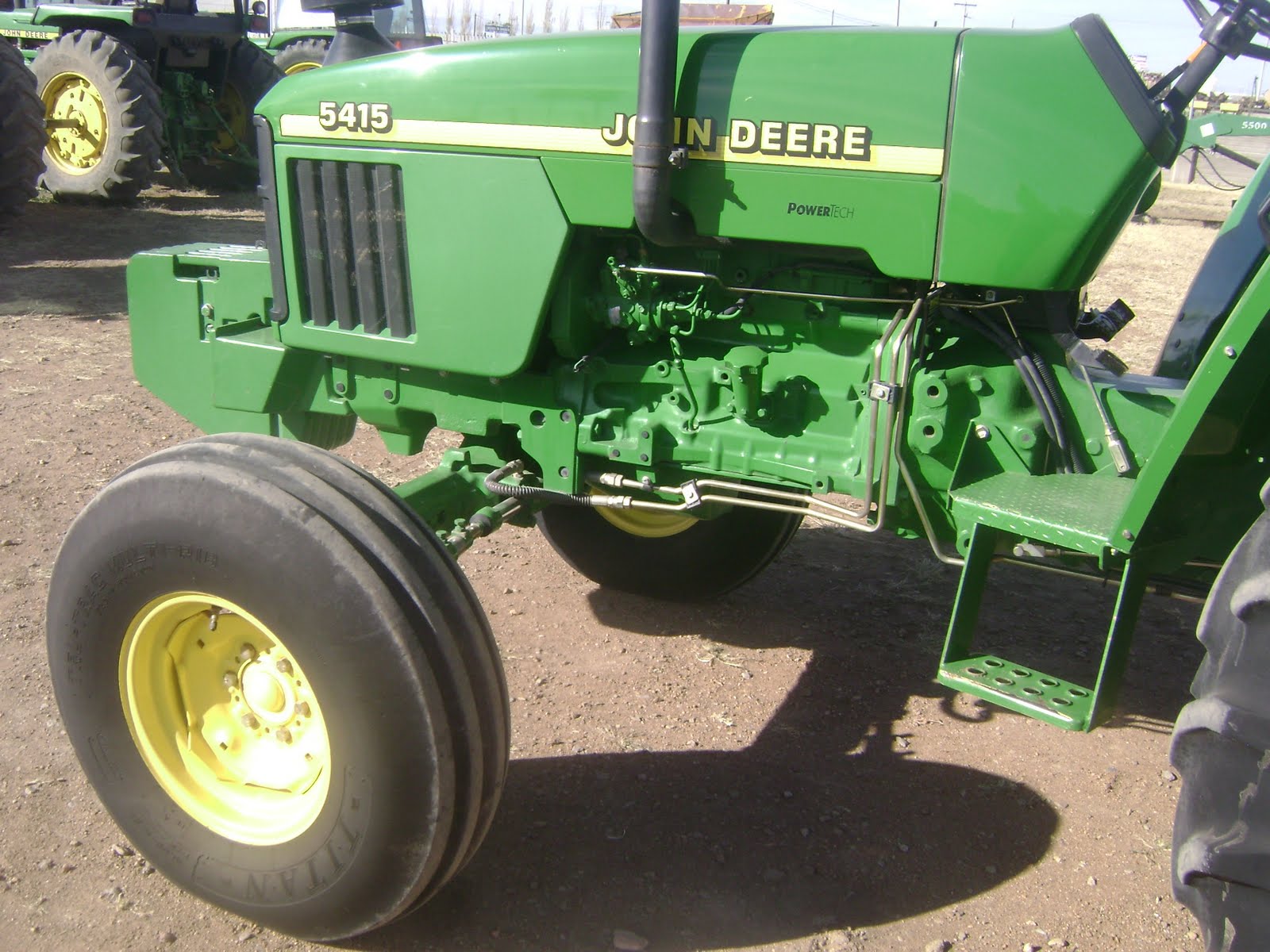 MAQUINARIA AGRICOLA INDUSTRIAL Tractor John Deere 5415, 2004, 74HP