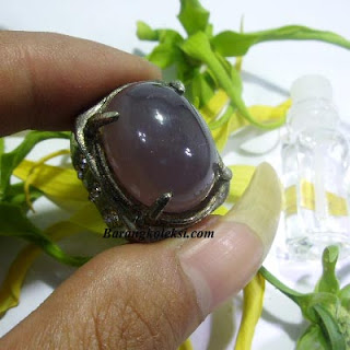 Mustika pengasihan cincin mustika kecubung asihan, harga batu kecubung, khasiat batu kecubung air, ciri batu kecubung asihan asli, khasiat tanaman kecubung, kecubung asihan kalimantan, batu kecubung asihan ungu, batu kecubung asihan warna hitam, harga batu kecubung asihan, mustika bertuah,mustika tarikan, kecubung tarikan, batu tarikan, kecubung aslihan asli, koleksi mustika, barang mitik, barang koleksi, pusaka bertuah, benda bertuah,