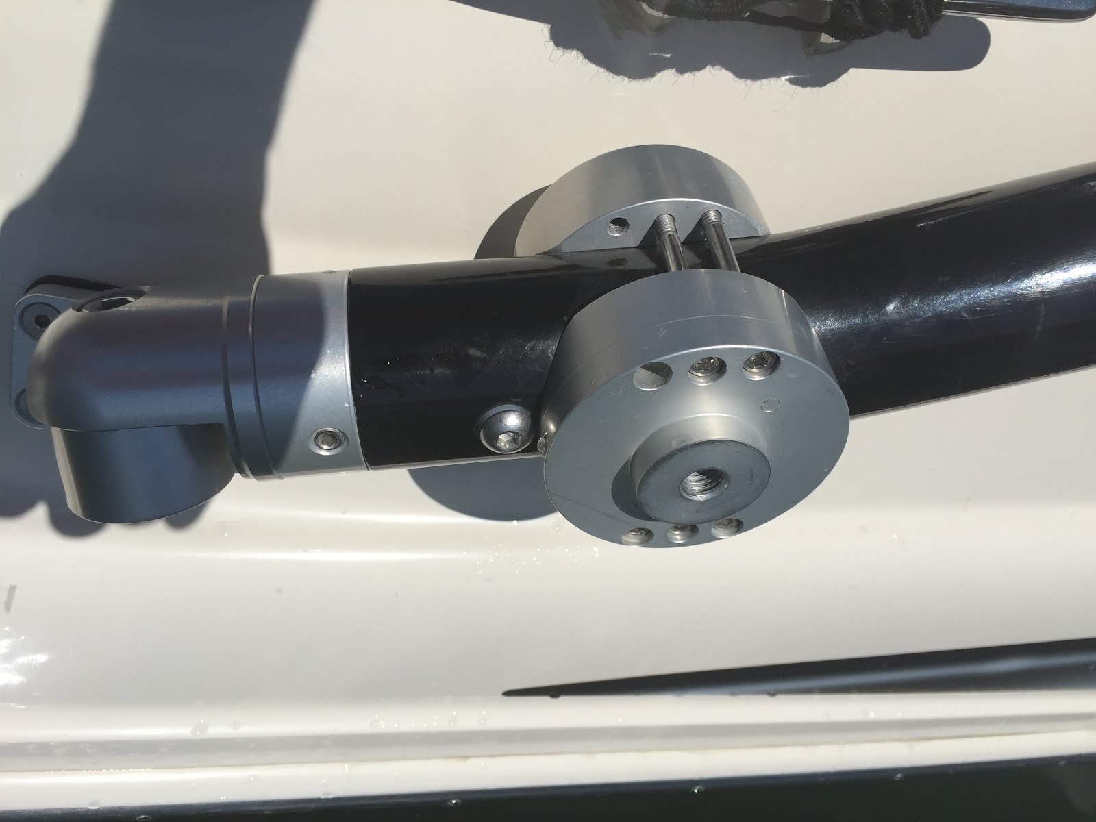 2002 SeaRay SD 220 Rod holders and Downrigger