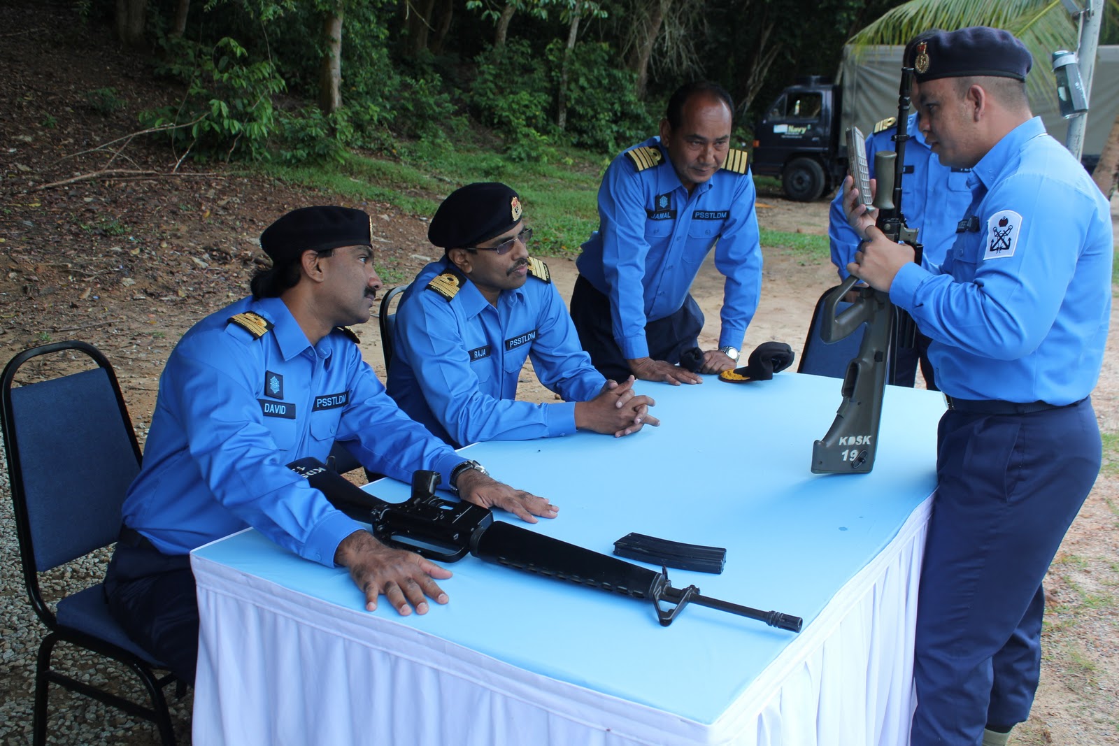 ALAM's ROTU-Navy Official Blog: LATIHAN PENEMBAKAN SENJATA KECIL