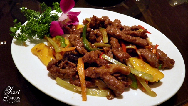 Sauteed Beef Steak Fillet with Mango and Pepper