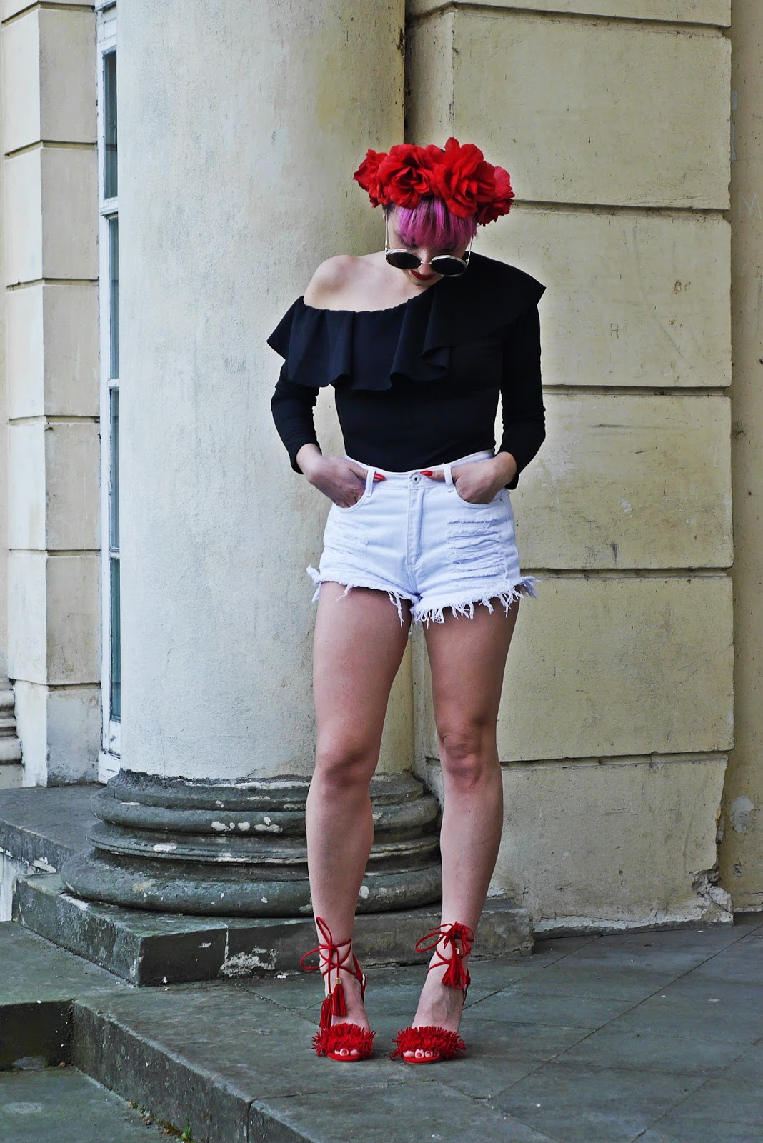 black_ruffle_top_high_waist_shorts_red_heels_karyn_blog_170517df