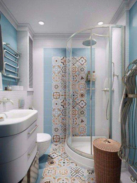 desain inspiratif kamar mandi dengan motif keramik bertema retro dan natural