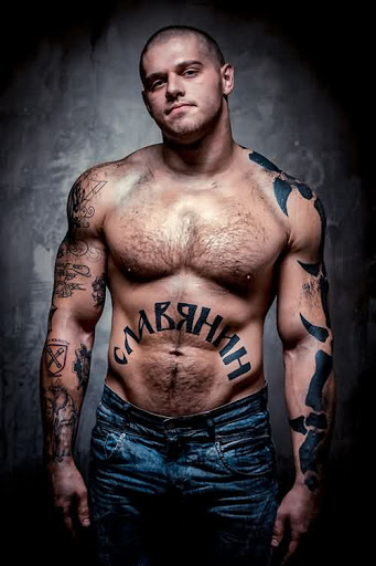 Homem musculoso, com Estômago Tatuagem