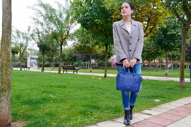 outfit-blogger-blazer-jeans-look-otoño-casual-blogger-trends-gallery