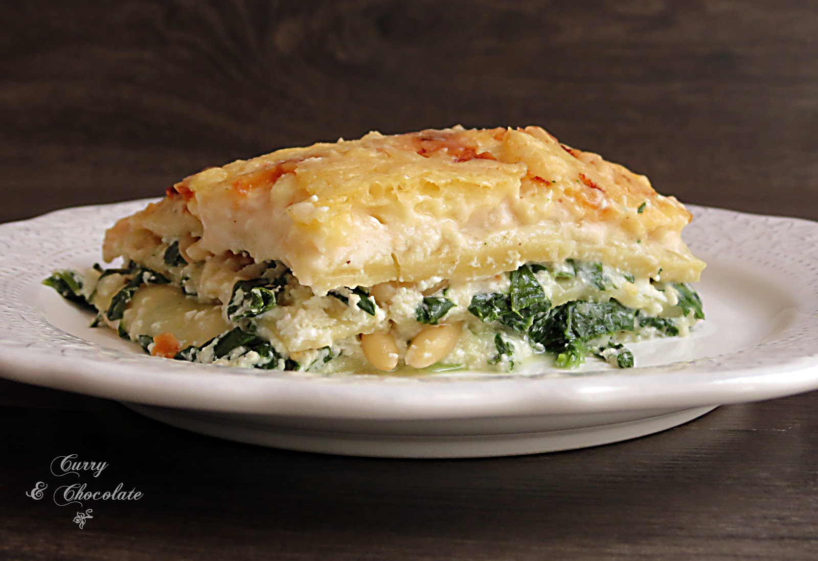 Lasaña vegetariana a los tres quesos con espinacas y piñones – Spinach and three-cheese lasagne with pine nuts Lasaña vegetariana a los tres quesos con espinacas y piñones – Spinach and three-cheese lasagne with pine nuts