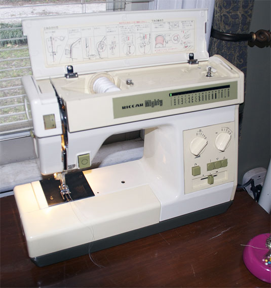 Meet my new friend Riccar Mighty And tips for buying a thrifted sewing