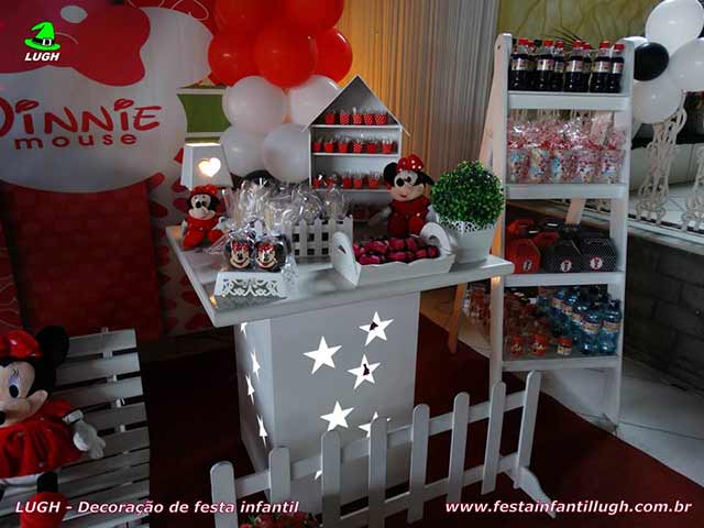 Mesa provençal infantil com o tema Minnie