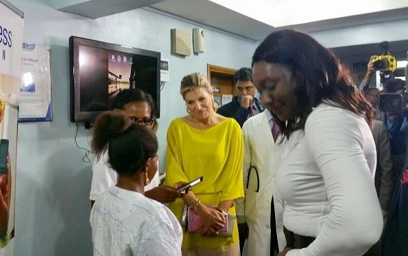 Queen Maxima visited Subol Hospital in Lagos. That pilot project was started PharmAccess. Queen wore Natan dress