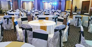 Sitting arrangements in wedding banquet at country inn and suites By Radisson Navi Mumbai
