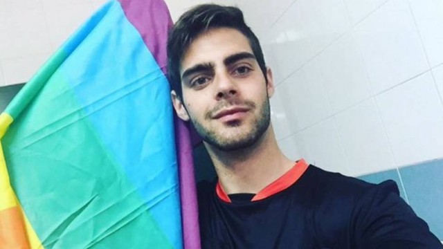 Árbitro relata insultos homofóbicos em jogo de juvenis na Espanha Árbitro relata insultos homofóbicos em jogo de juvenis na Espanha