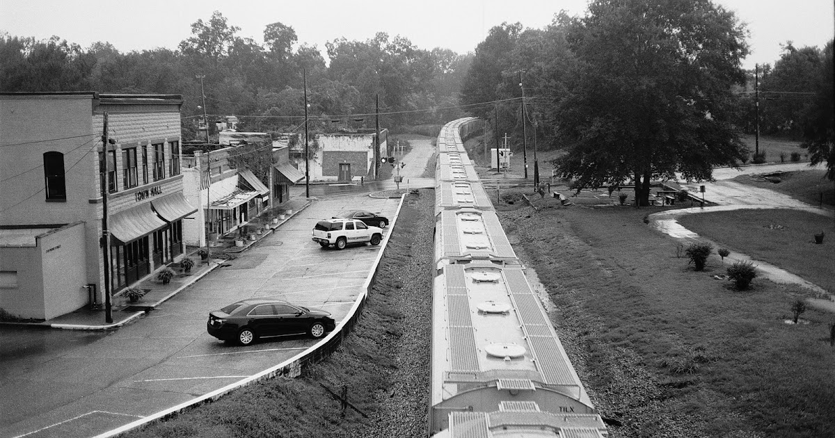 Urban Decay Small Towns in Mississippi Return to Edwards (B&W film)