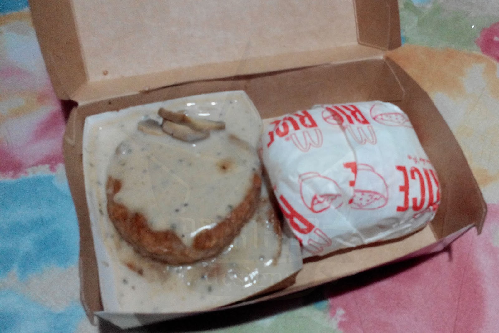 Randomly Random We Tried McDonalds' Mushroom Pepper Steak