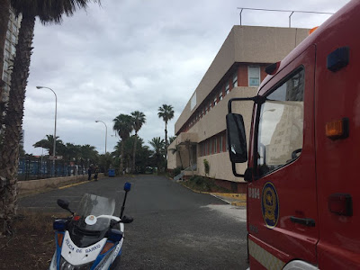 Desalojan  edificio  Dirección General de Trabajo, Las Palmas de Gran Canaria por desplome de fachada