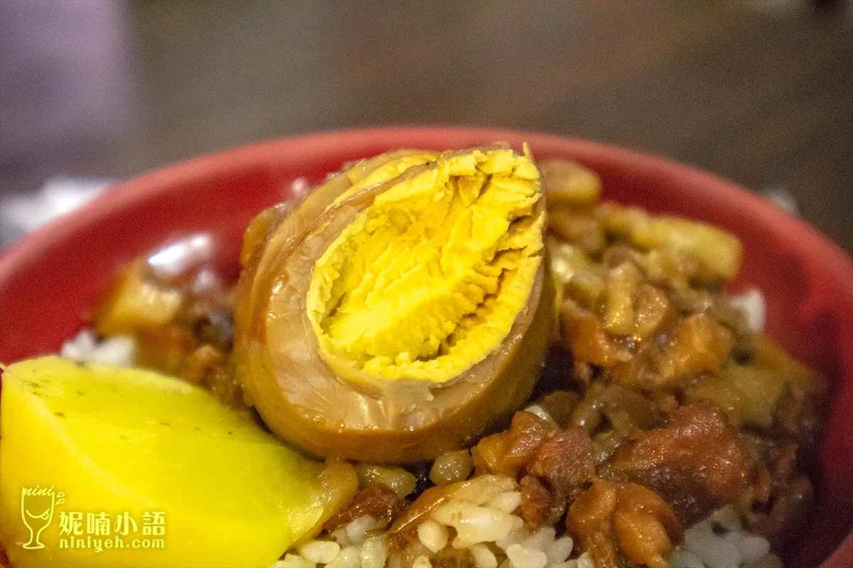 【新竹美食】阿富滷肉飯。並列城隍廟三大滷肉飯之老名店