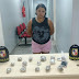 Mulher é presa vendendo drogas no São Jorge