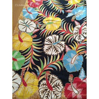 Kain Batik Bunga Sepatu Hitam Kuning Kain Batik Bunga Sepatu Hitam Kuning