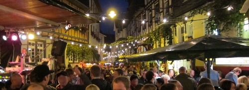 Rudesheimer Weinfest Eroffnung Des Rheingauer Weinbrunnens Auf