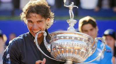 Световният номер 2 стана първият играч в Откритата ера на тениса, който успява да спечели по седем титли от два различни турнира 