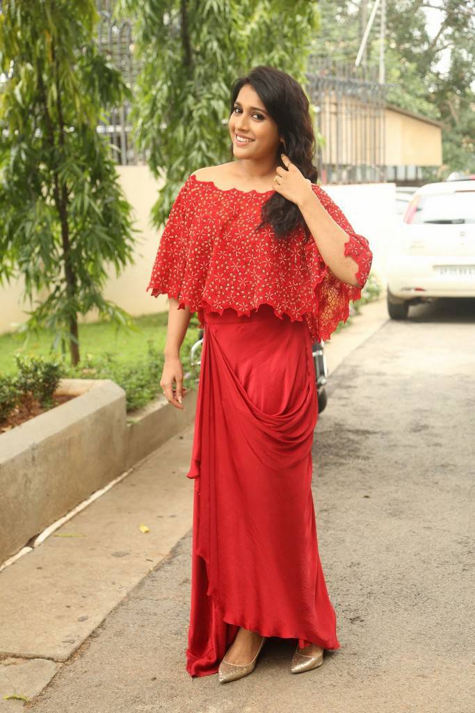 Rashmi Gautam Photos in hot red dress