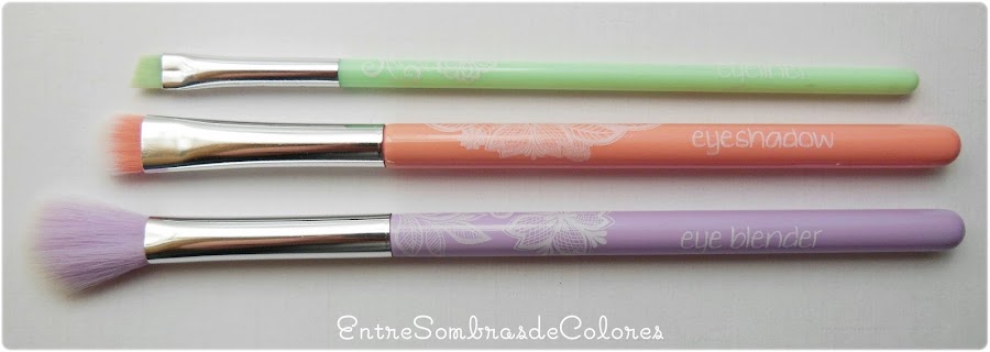 brochas y pinceles maquillaje Essence