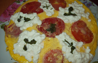 OMLETA CU PIEPT DE PUI,ROSII SI CEVA FIN DELACO