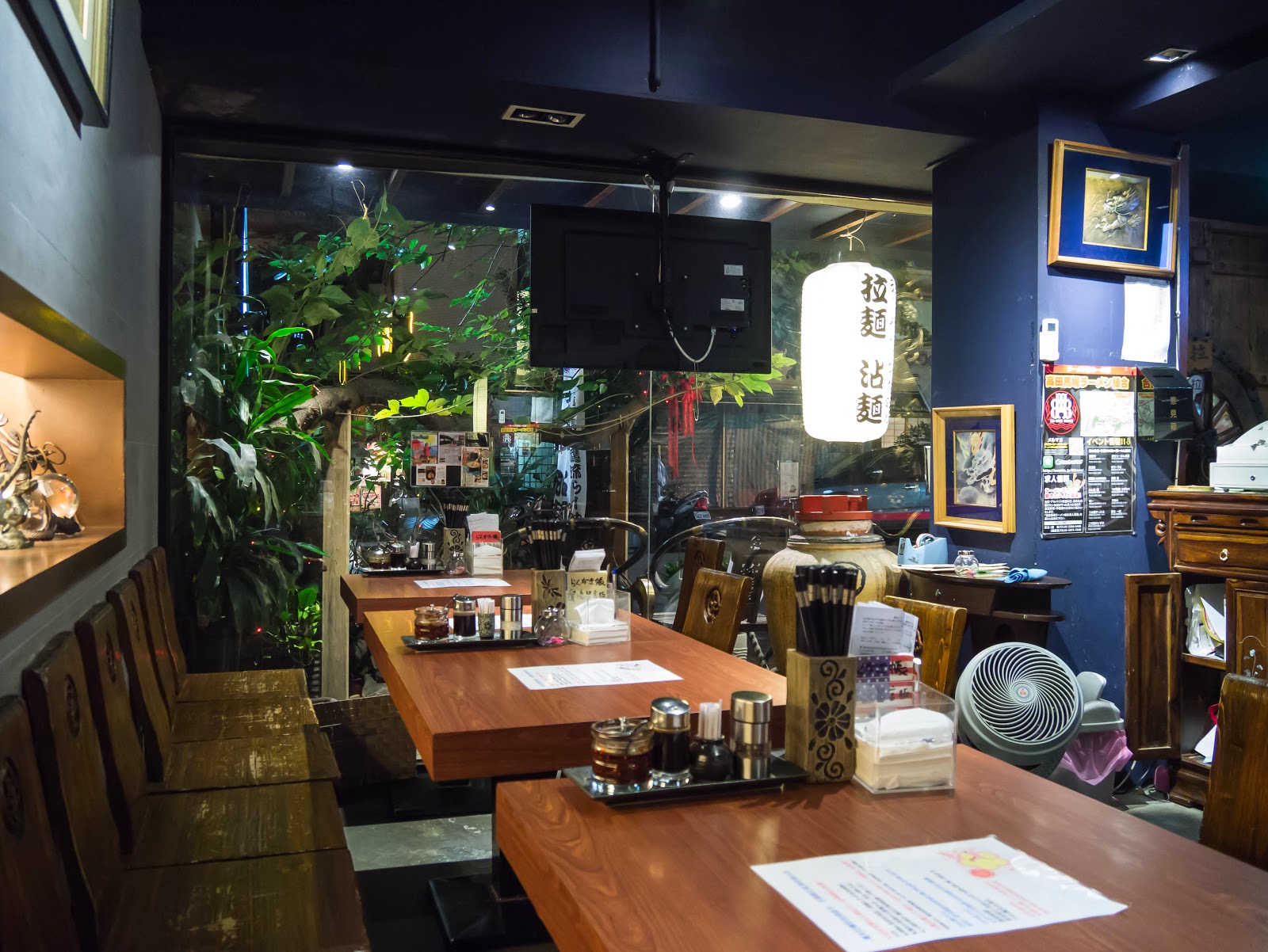 鷹流拉麵 店內