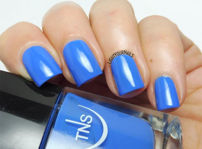 Smalto blu TNS Cosmetics Firenze 538 Miramare blue nail polish #tnscosmetics #tnsfirenze #tnslungomare #unghie #nails #lightyournails