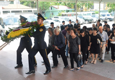 Nhieu nghe sy noi tieng tien biet danh hoa Nguyen Tu Nghiem - Anh 2