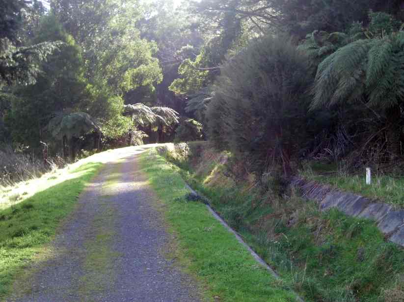 TRACKS, TRAILS AND COASTS NEAR MELBOURNE OShannassy Aqueduct Trail