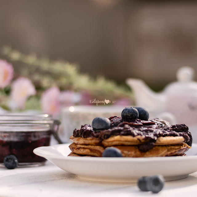 tortitas-con-mermelada-de-arandanos-y-crema-de-cacao