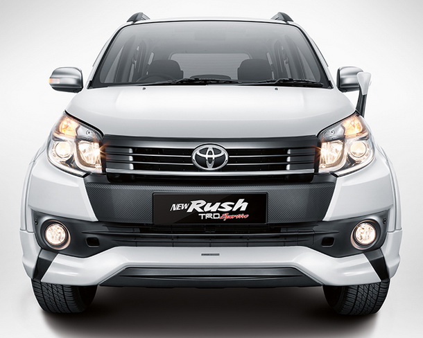 Tampilan Toyota New Rush dari depan terlihat semakin gagah Tampilan Mobil Toyota New Rush dari depan terlihat semakin gagah