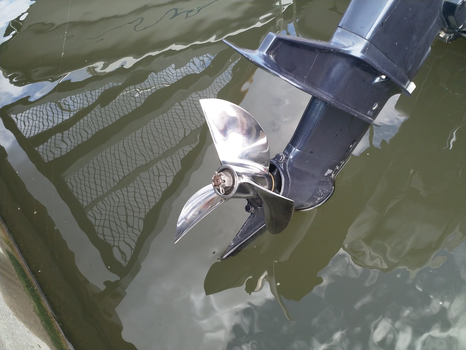 Selva Tuning Installing Hill Marine Signature overhub cleaver propeller