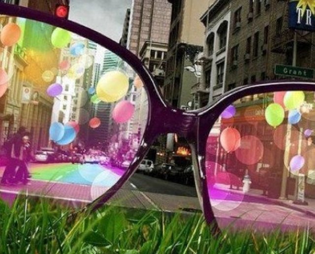 milość do potęgi trzeciej: Patrzeć na świat przez (różowe) okulary...