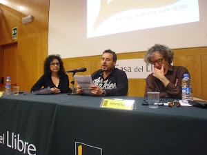 Recitando en la Casa del Libro. Barcelona. 16-05-2012