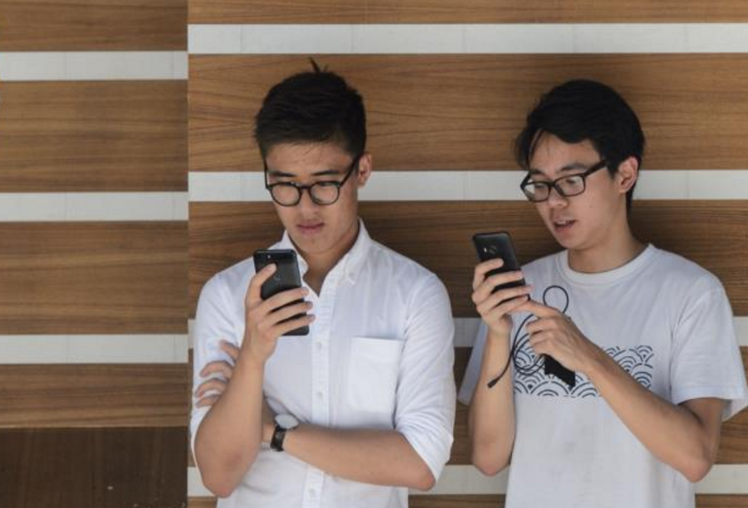 تطبيق جديد يجبر الأبناء على قراءة رسائل الآباء