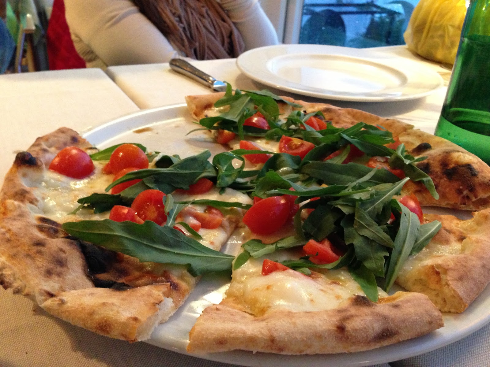 Yummy Fixins: Arugula & Cherry Tomato Pizza