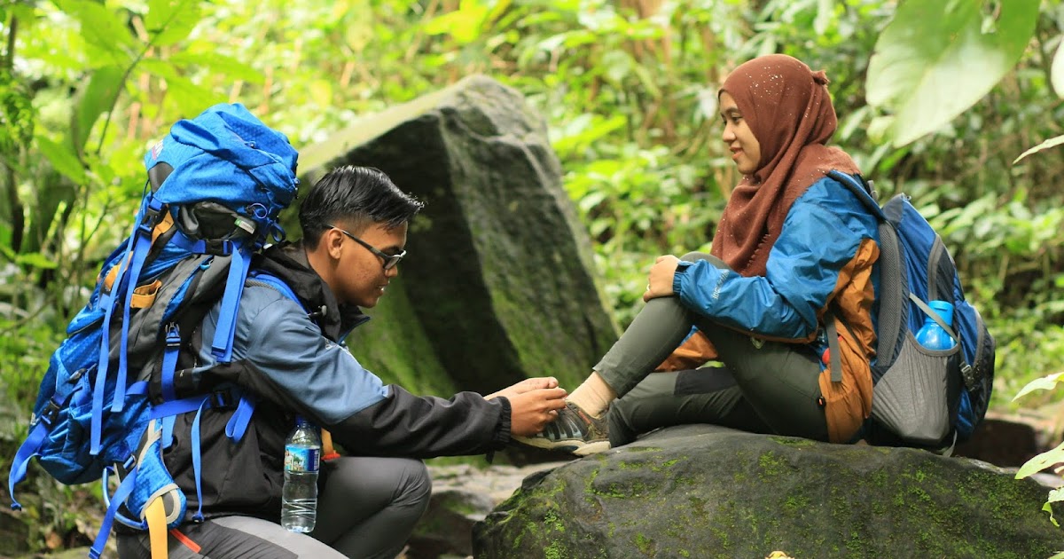 Foto Prewedding Tema Gunung / Foto Prewedding Outdoor Unik