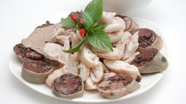 The delicious food in Vietnam is made from pork 4
