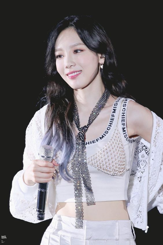 How Tiny Is Taeyeon S Waist Daily K Pop News