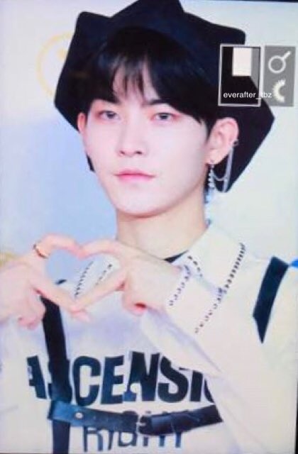 어제자 취저였던 남돌 공항패션.jpg | 인스티즈