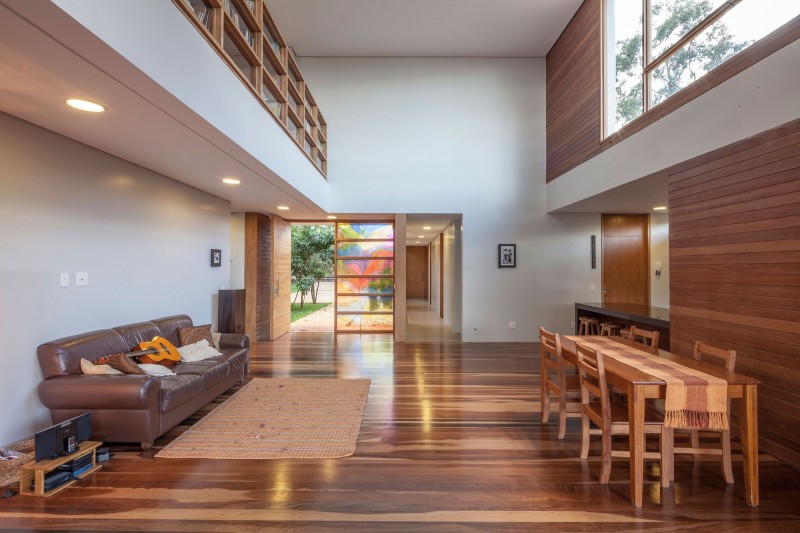 Residencia Copaiba: Casa Contemporánea Construida en Forma de L