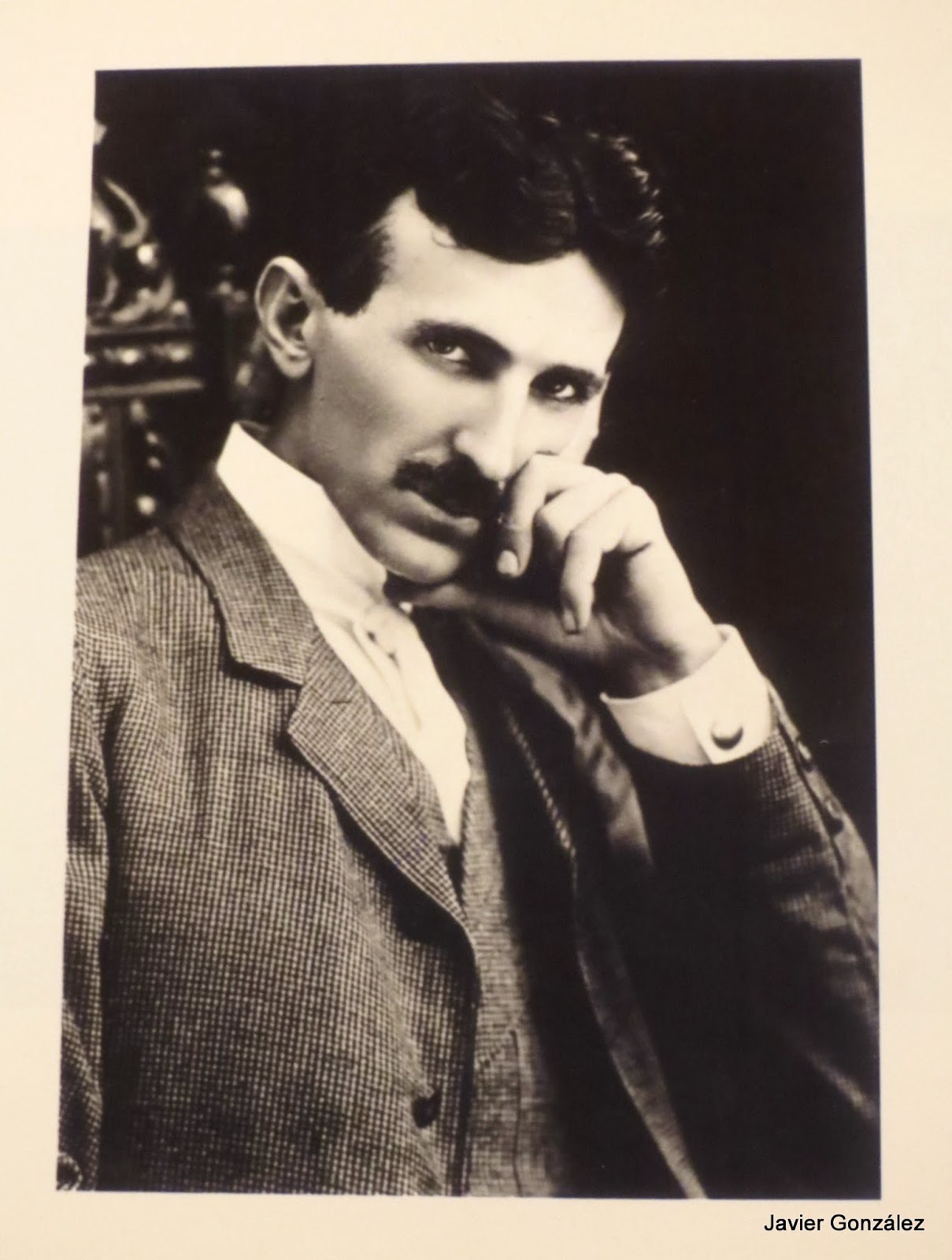 Nikola Tesla. inventor, ingeniero mecánico, ingeniero eléctrico, físico, corriente continua, corriente alterna, AC, DC, CA, CC