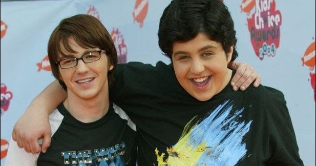 Drake-Bell-and-Josh-Peck-of-the-Drake-and-Josh-show-pose.